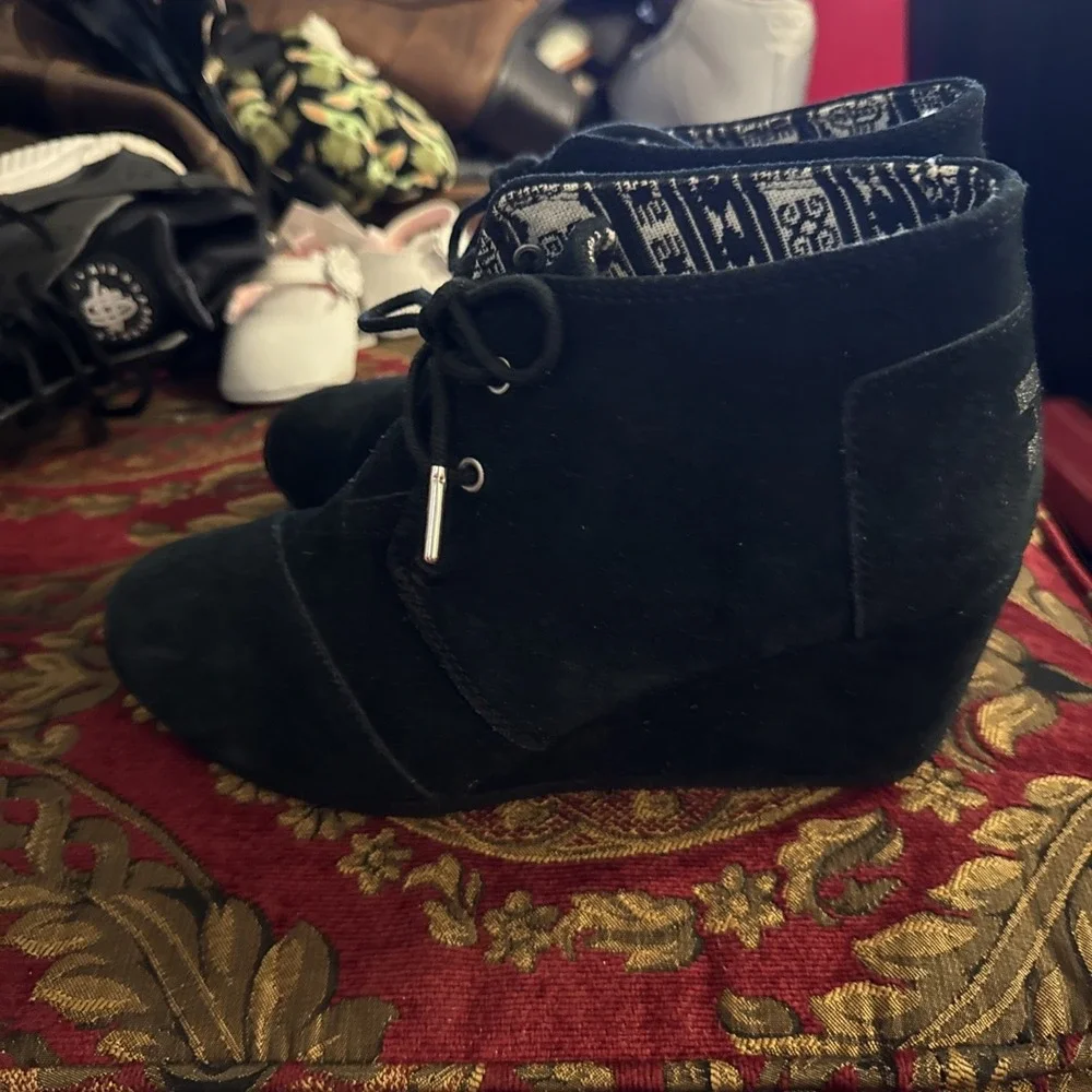 Toms Women's Desert Wedge Boot Black Suede Ankle-High- Size w7.5